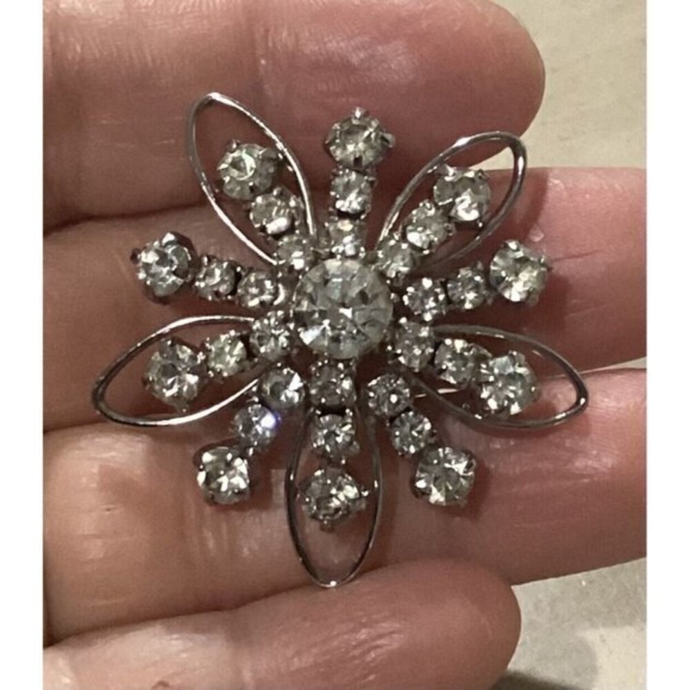 Vintage Signed  Karu Arke Inc Austrian Crystal Flower Brooch 1.5”